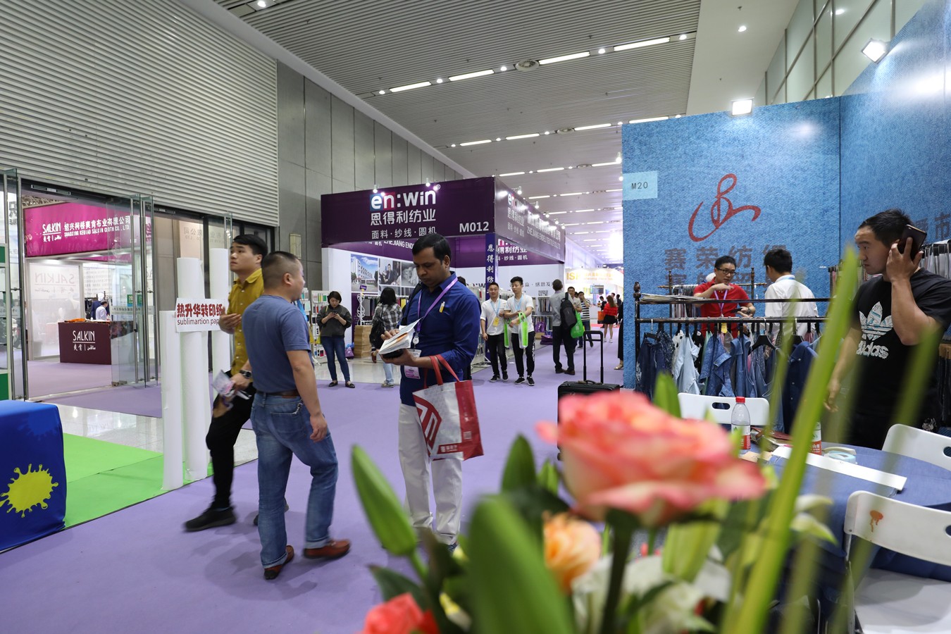 麂皮絨,麂皮絨現(xiàn)貨,針織麂皮絨,彈力麂皮絨,空氣層麂皮絨,麂皮絨復(fù)合羊羔絨,燈芯絨,燈芯絨面料,燈芯絨現(xiàn)貨,韓國絨,仿麻布,金舵紡織