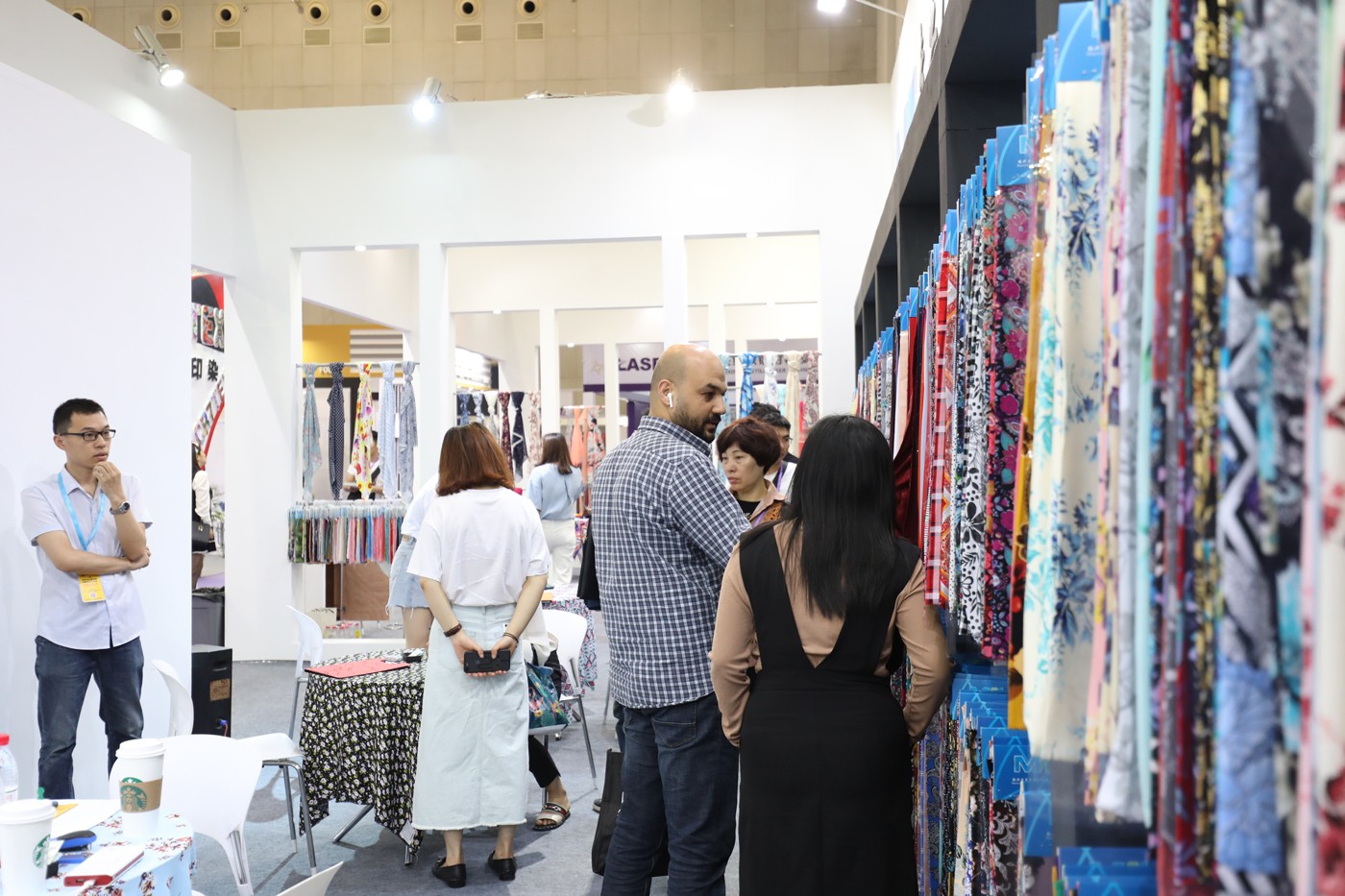 麂皮絨,麂皮絨現(xiàn)貨,針織麂皮絨,彈力麂皮絨,空氣層麂皮絨,麂皮絨復(fù)合羊羔絨,燈芯絨,燈芯絨面料,燈芯絨現(xiàn)貨,韓國絨,仿麻布,金舵紡織