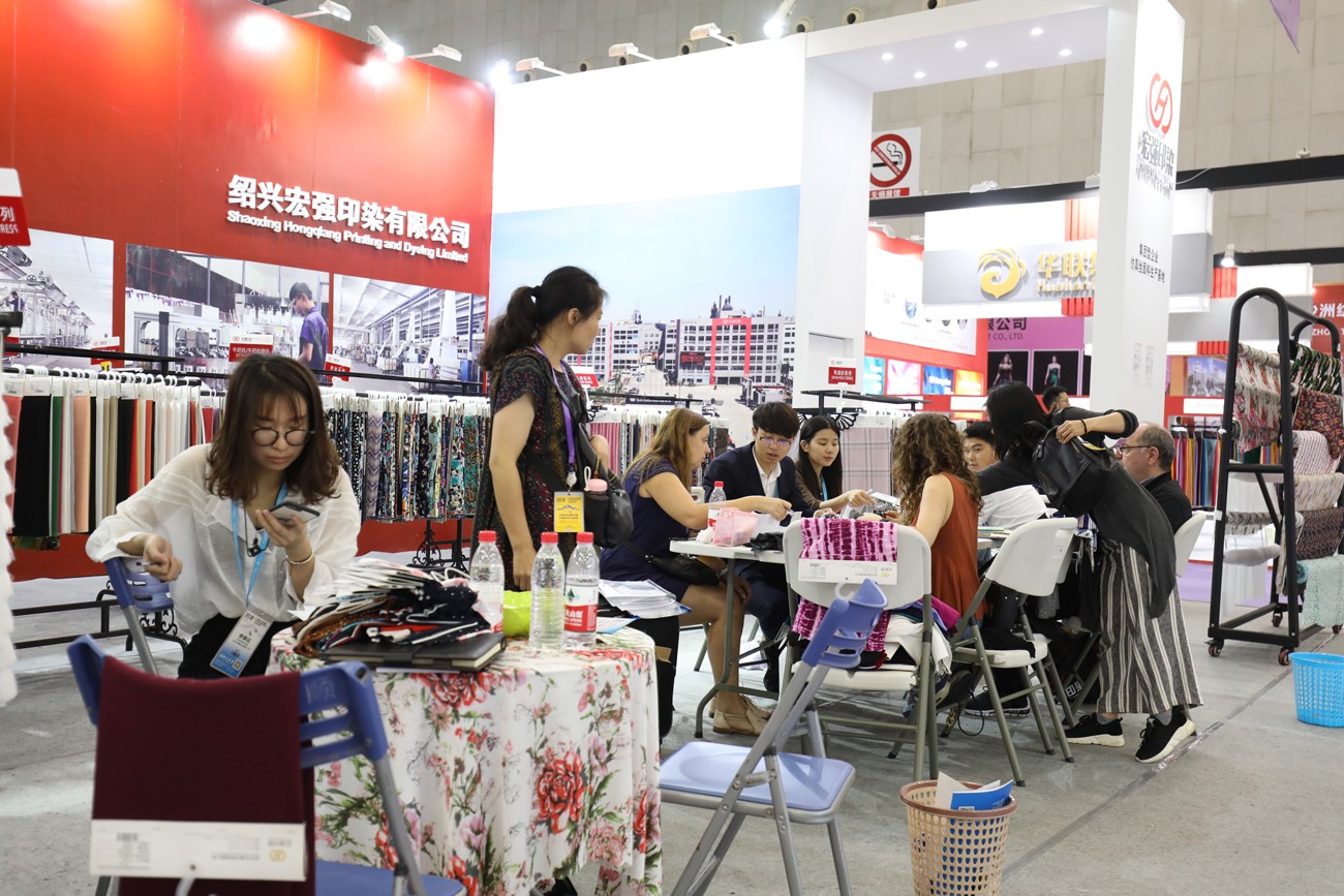 麂皮絨,麂皮絨現(xiàn)貨,針織麂皮絨,彈力麂皮絨,空氣層麂皮絨,麂皮絨復(fù)合羊羔絨,燈芯絨,燈芯絨面料,燈芯絨現(xiàn)貨,韓國絨,仿麻布,金舵紡織