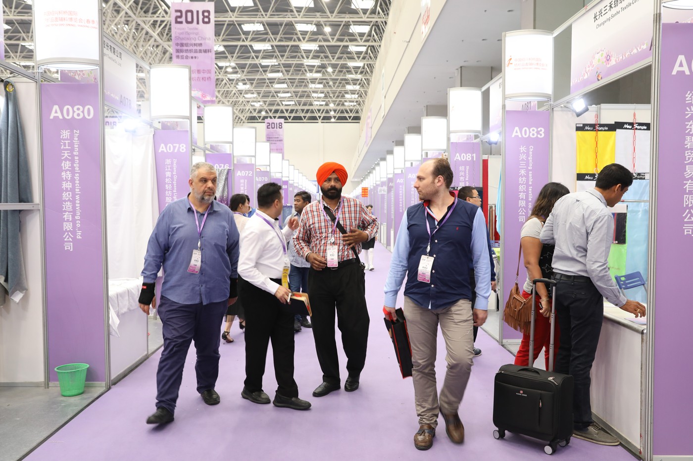 麂皮絨,麂皮絨現(xiàn)貨,針織麂皮絨,彈力麂皮絨,空氣層麂皮絨,麂皮絨復(fù)合羊羔絨,燈芯絨,燈芯絨面料,燈芯絨現(xiàn)貨,韓國絨,仿麻布,金舵紡織