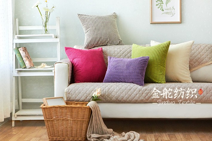 滌錦玉米粒燈芯絨面料在家紡中的應(yīng)用，2.5條玉米粒做成的方型靠枕