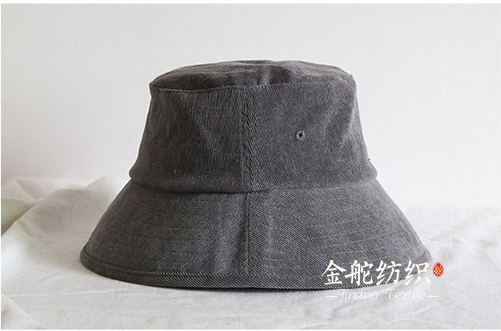 細(xì)條紋燈芯絨做成的燈芯絨漁夫帽