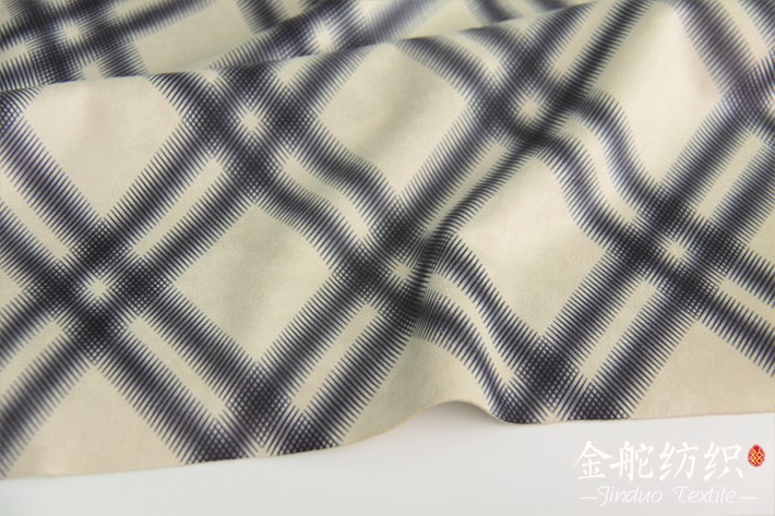 空氣層麂皮絨，數碼印花加工，略有彈性，穿著舒適，懸垂型好！