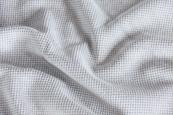 優(yōu)質滌錦復合絲織造而成