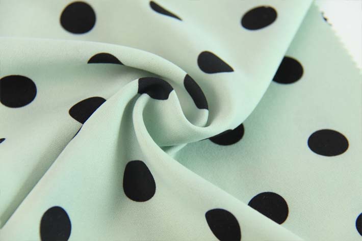 表面輕磨毛效果，手感輕薄，柔軟。